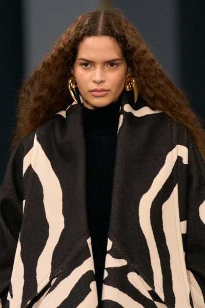 Look 80